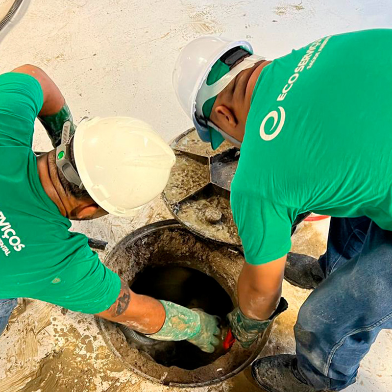 Ralo entupido? A Eco resolve com técnica e segurança.