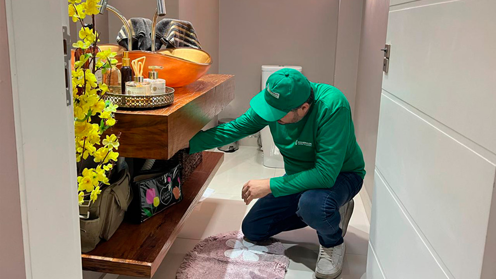 Ralo entupido? A Eco resolve com técnica e segurança.
