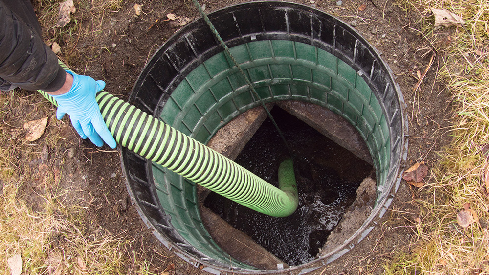 limpa-fossa-eco-servicos-v3 Ralo entupido? A Eco resolve com técnica e segurança.